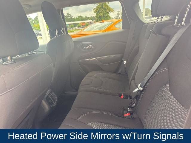 Used 2021 Jeep Cherokee Latitude FWD image 12