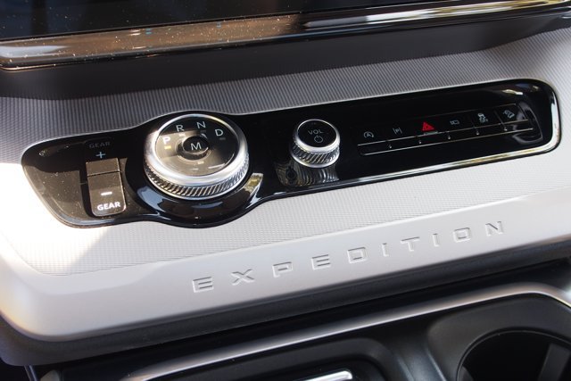 Certified 2025 Ford Expedition Active AWD/4WD image 30