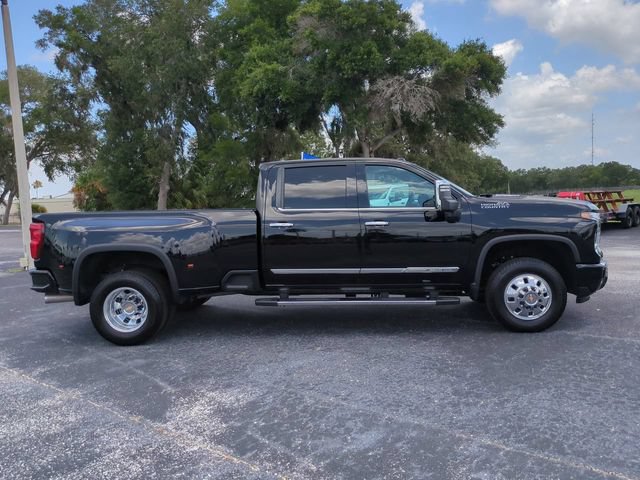 Used 2025 Chevrolet Silverado 3500 High Country w/ High Country Premium Package AWD/4WD image 4