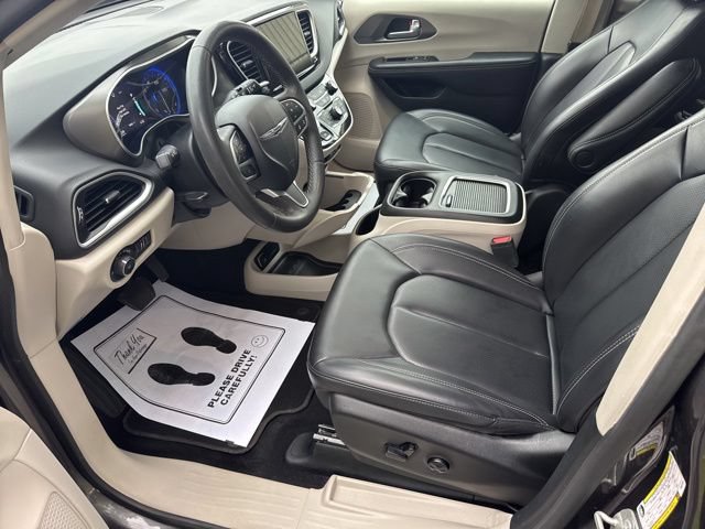 Used 2023 Chrysler Pacifica Touring-L FWD image 6