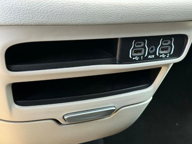 Used 2023 Chrysler Pacifica Touring-L FWD image 12