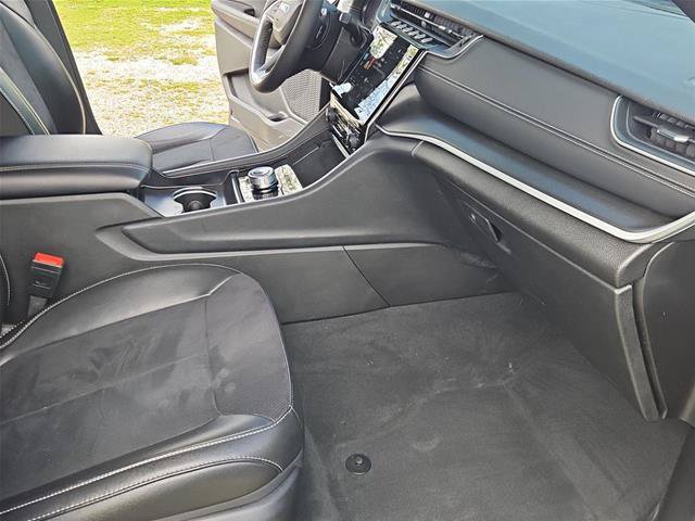 Used 2024 Jeep Grand Cherokee Altitude AWD/4WD image 30