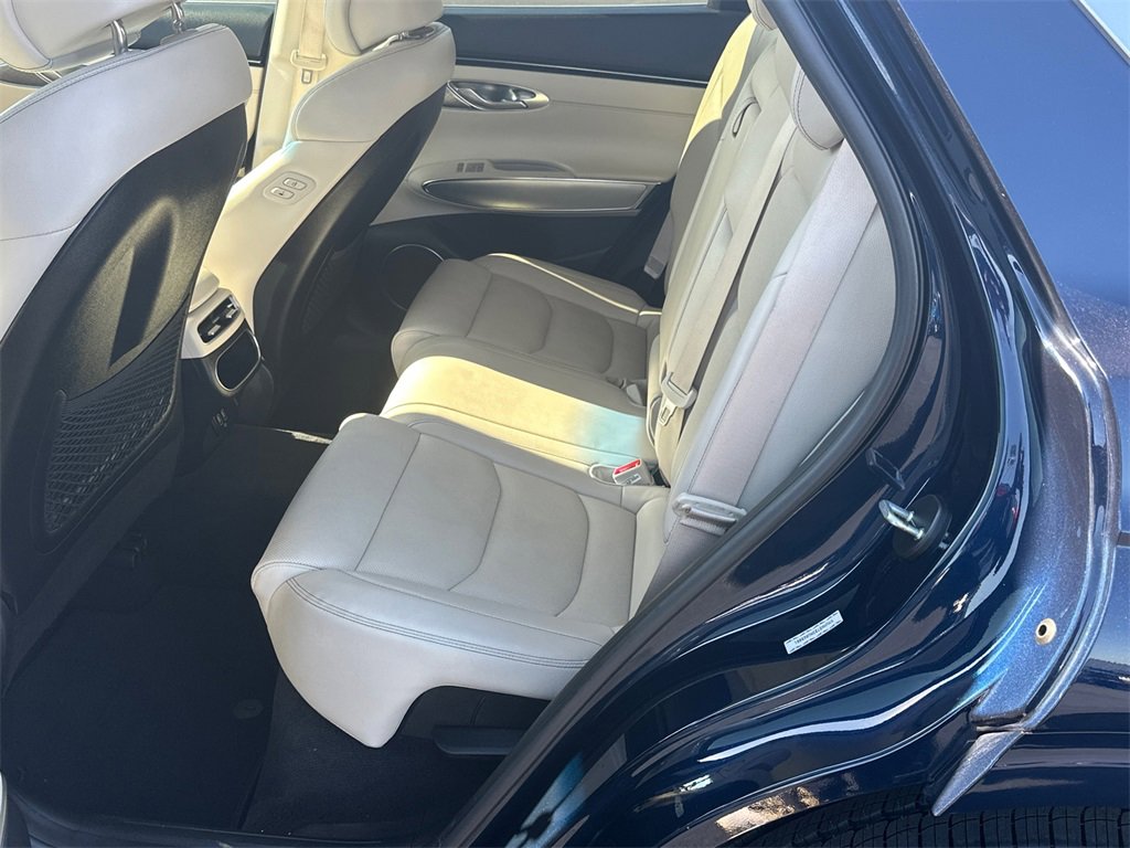 Used 2022 Genesis GV70 2.5T w/ Select Package image 21