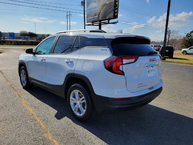 Used 2023 GMC Terrain SLE w/ Driver Convenience Package image 3