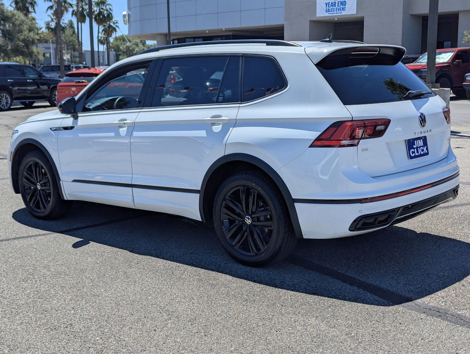 Used 2022 Volkswagen Tiguan SE R-Line FWD image 4
