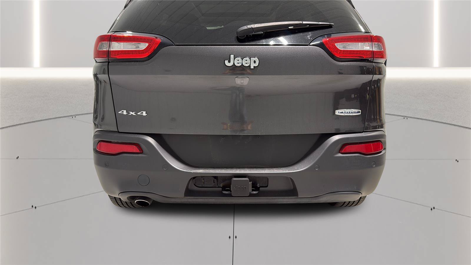 Used 2018 Jeep Cherokee Latitude Plus w/ Comfort/Convenience Group AWD/4WD image 30
