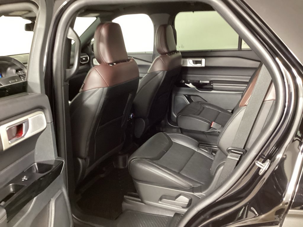 Certified 2023 Ford Explorer Platinum w/ Technology Package AWD/4WD image 35