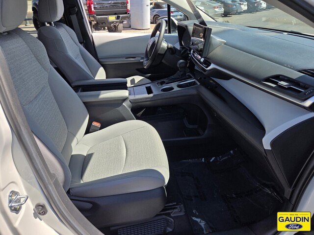 Used 2025 Toyota Sienna LE FWD image 15