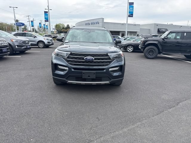 Certified 2022 Ford Explorer XLT w/ Equipment Group 202A AWD/4WD image 3