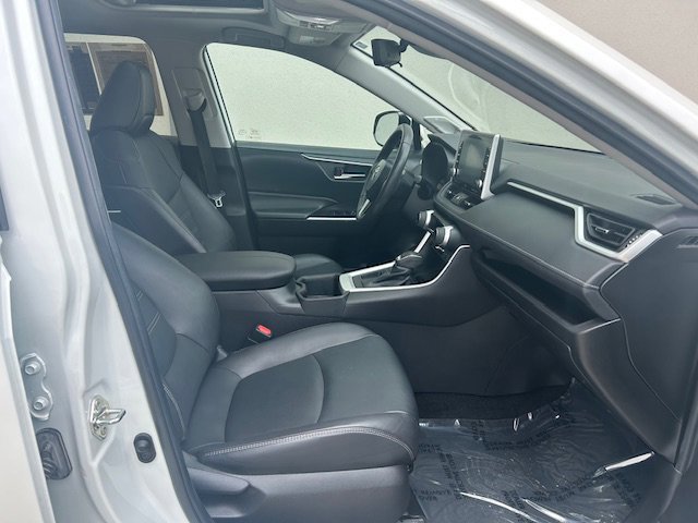 Used 2022 Toyota RAV4 XLE Premium FWD image 3