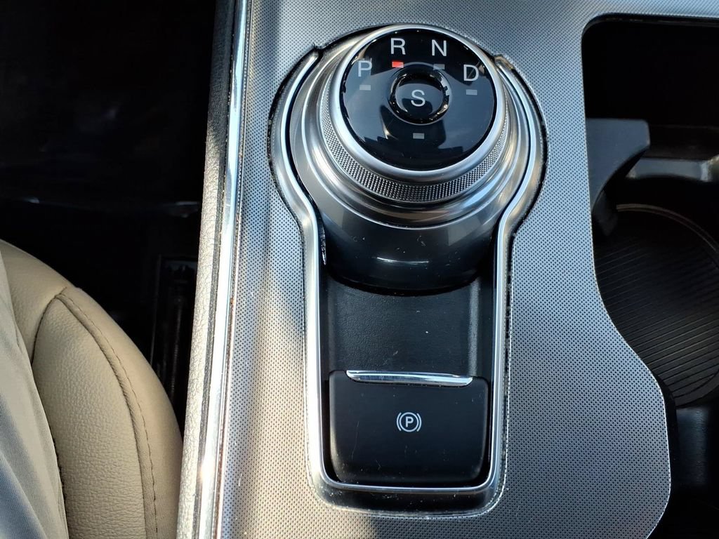 Certified 2024 Ford Edge Titanium AWD/4WD image 18