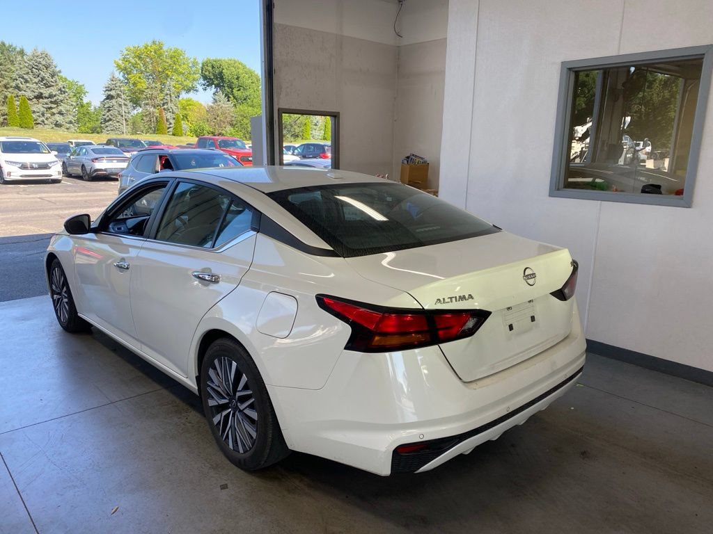 Used 2024 Nissan Altima 2.5 SV FWD image 3