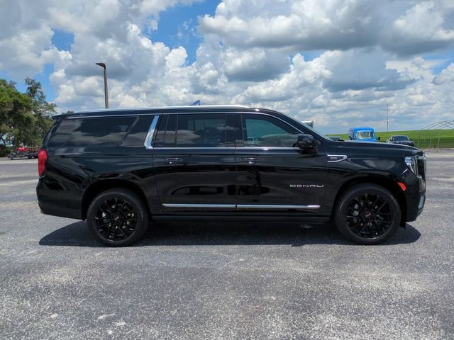 Used 2023 GMC Yukon XL Denali AWD/4WD image 4