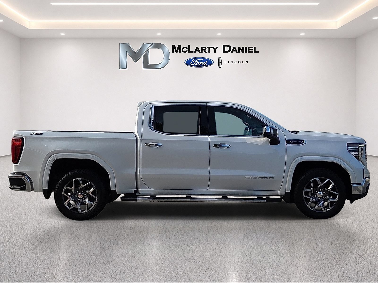 Used 2022 GMC Sierra 1500 SLT w/ SLT Convenience Package AWD/4WD image 6