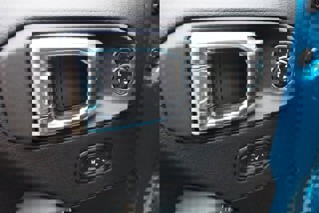 Used 2024 Jeep Wrangler Unlimited Sahara w/ Technology Group image 19