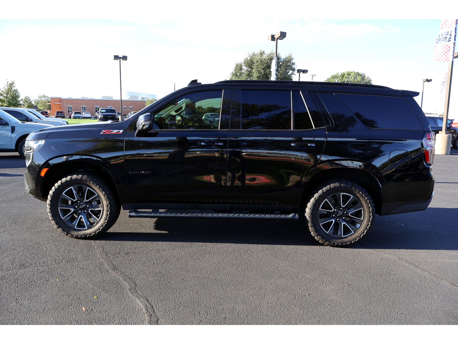 Used 2022 Chevrolet Tahoe Z71 w/ Z71 Off-Road Package AWD/4WD image 2