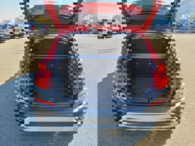 Used 2023 Hyundai Kona SE w/ Cargo Package image 10