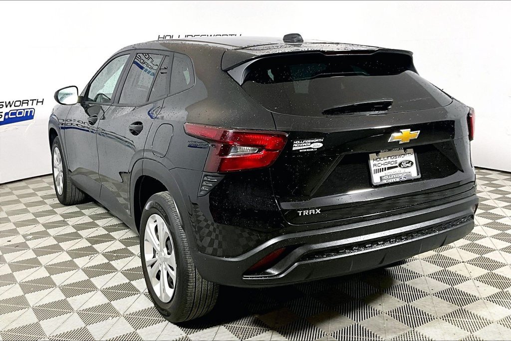 Used 2025 Chevrolet Trax LS FWD image 8