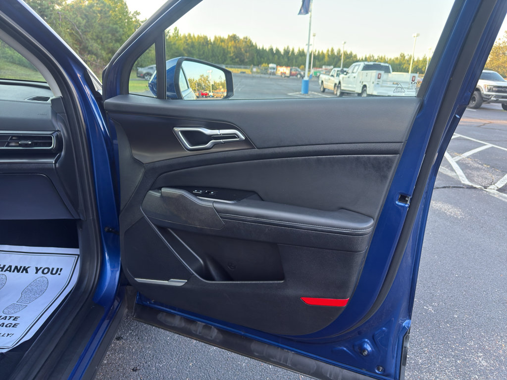 Used 2025 Kia Sportage EX FWD image 19
