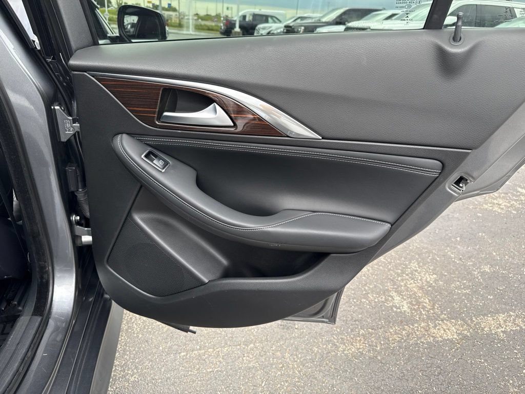 Used 2017 INFINITI QX30 Premium w/ Navigation Package AWD/4WD image 38