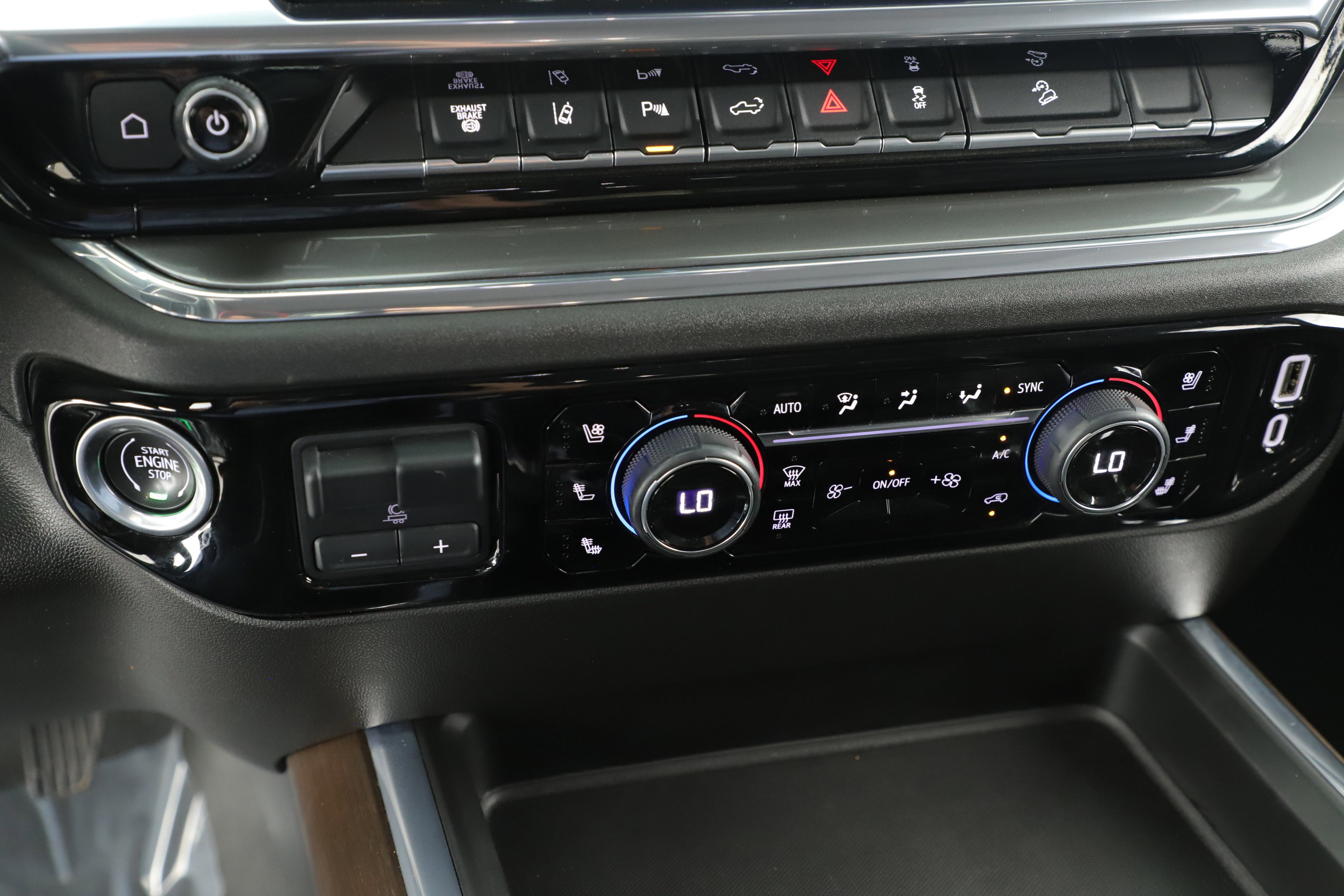 Used 2024 Chevrolet Silverado 3500 High Country w/ Technology Package image 18