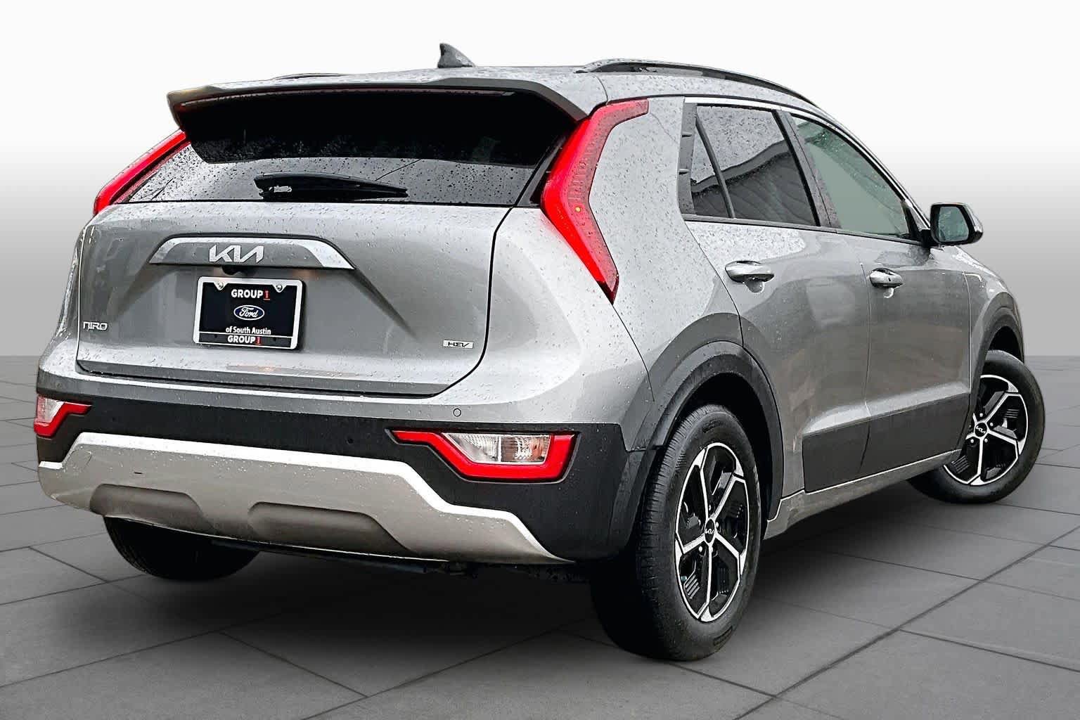 Used 2023 Kia Niro EX FWD image 13