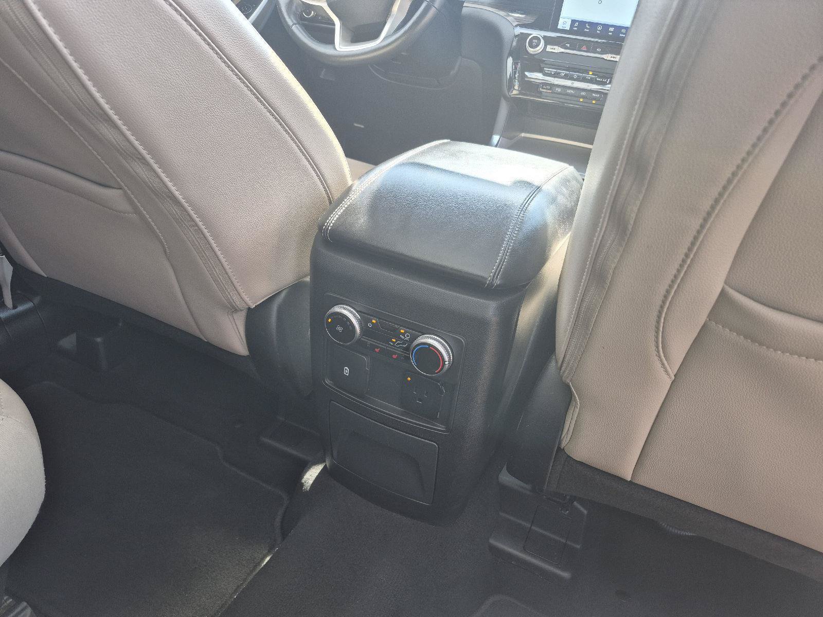 Certified 2023 Ford Explorer Limited w/ Limited Technology Package RWD image 14