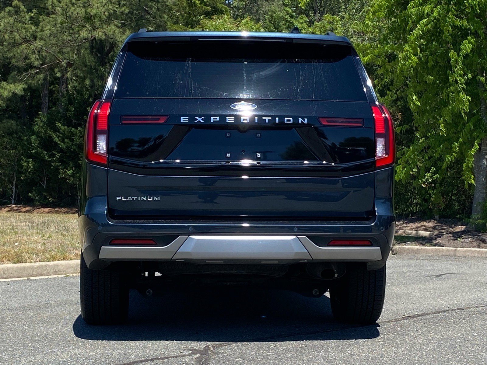 Certified 2025 Ford Expedition Platinum AWD/4WD image 5