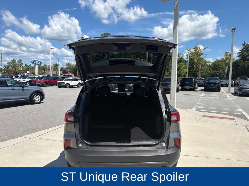 Certified 2025 Ford Escape ST-Line Select AWD/4WD image 9