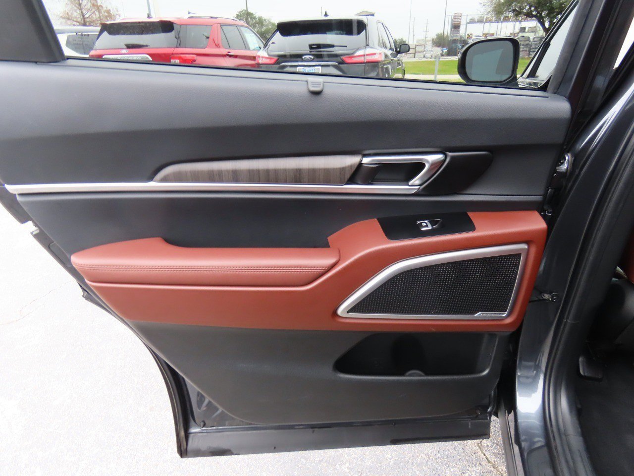 Used 2024 Kia Telluride EX w/ EX Captain's Chair Package image 20