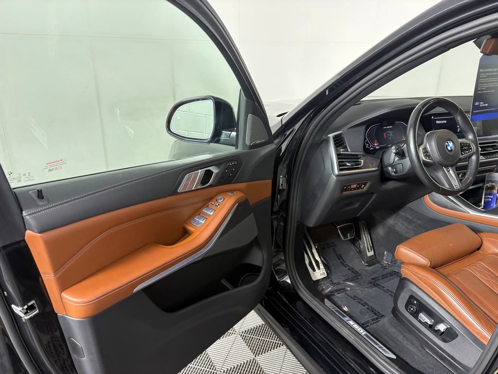 Used 2022 BMW X7 M50i AWD/4WD image 11