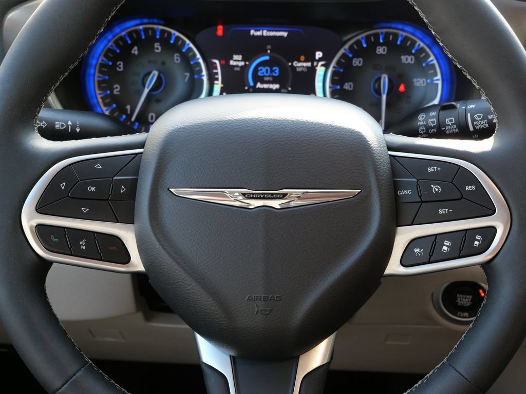 Used 2024 Chrysler Pacifica Touring-L FWD image 20