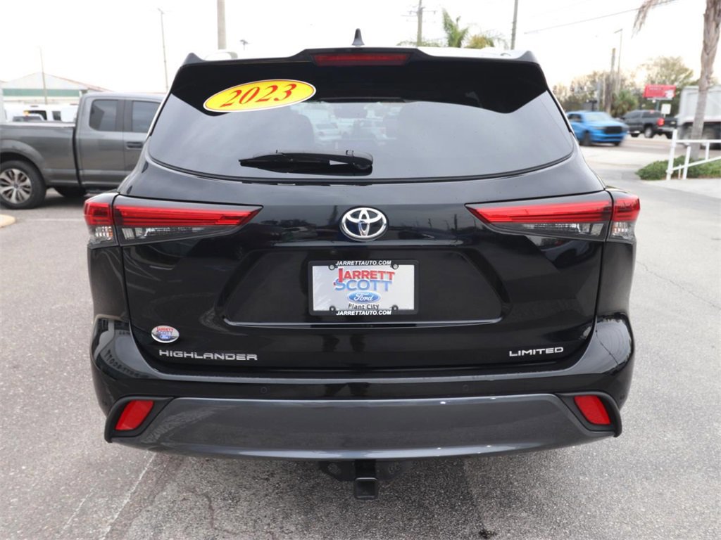 Used 2023 Toyota Highlander Limited image 4