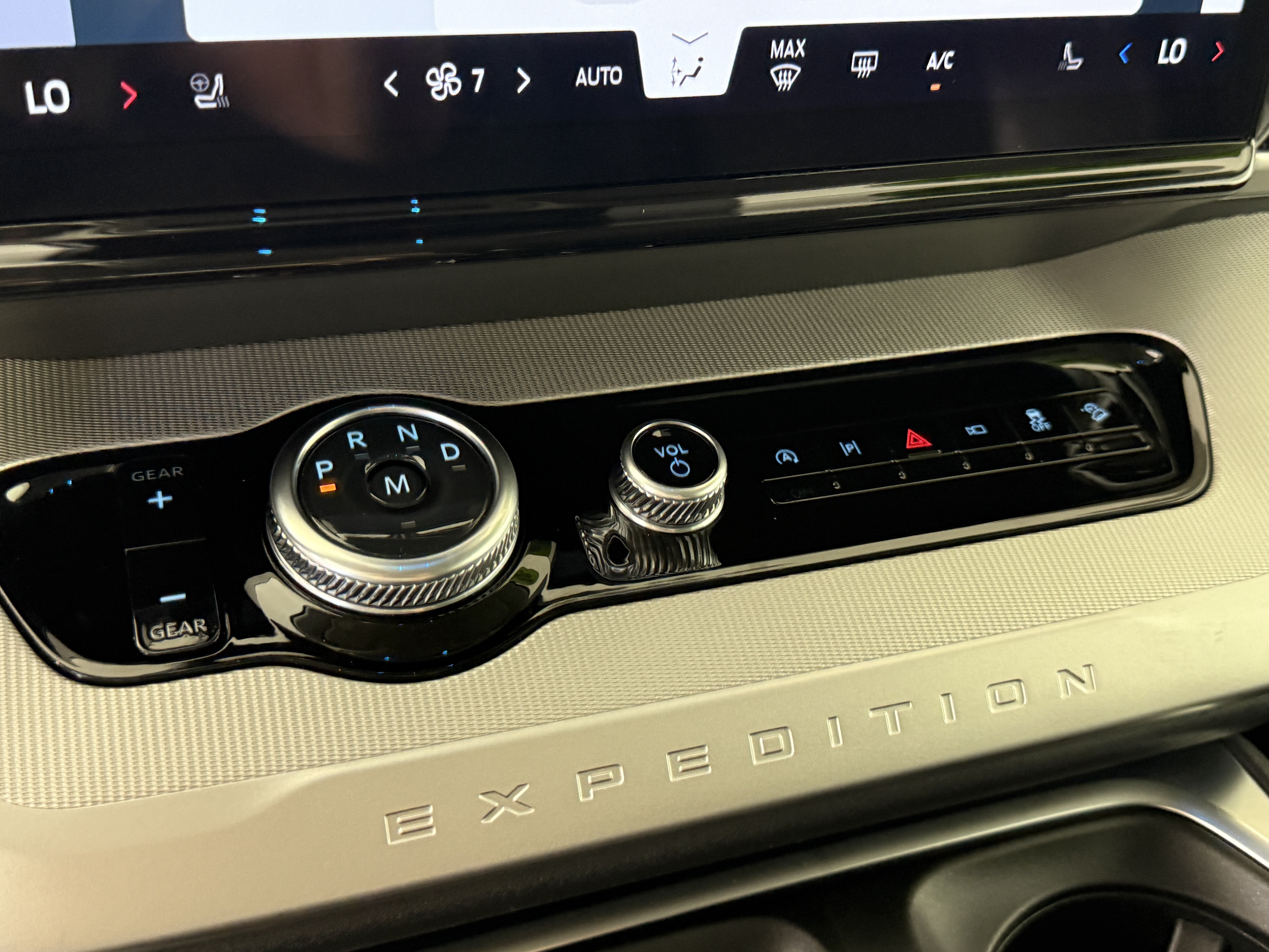 Certified 2025 Ford Expedition Active AWD/4WD image 23