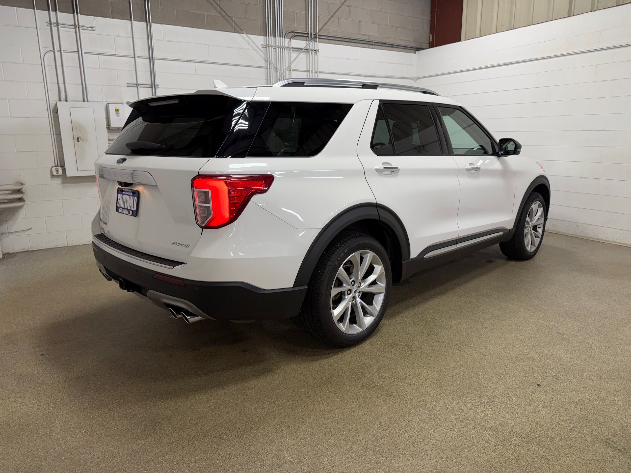 Certified 2021 Ford Explorer Platinum w/ Equipment Group 601A AWD/4WD image 8