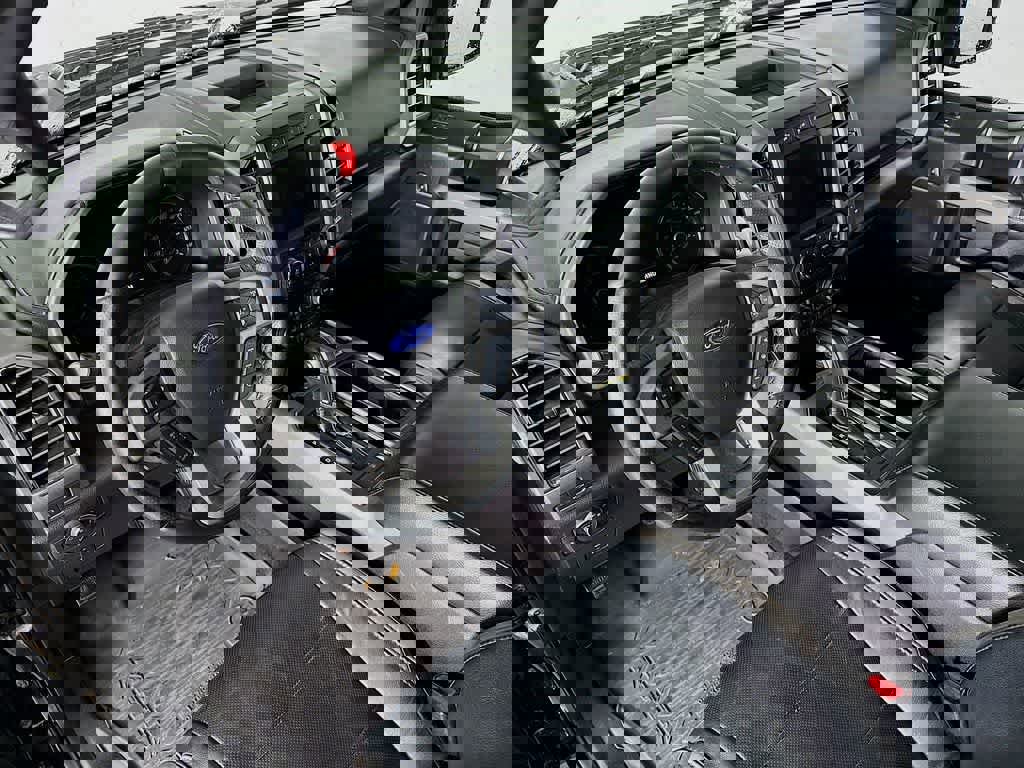 Certified 2017 Ford F150 Raptor w/ Equipment Group 802A Luxury image 9