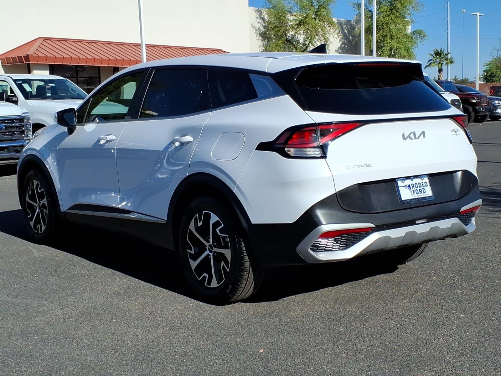 Used 2023 Kia Sportage EX image 5