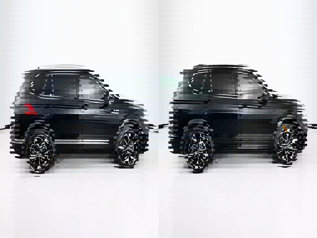 Used 2022 Volkswagen Tiguan SEL R-Line image 6