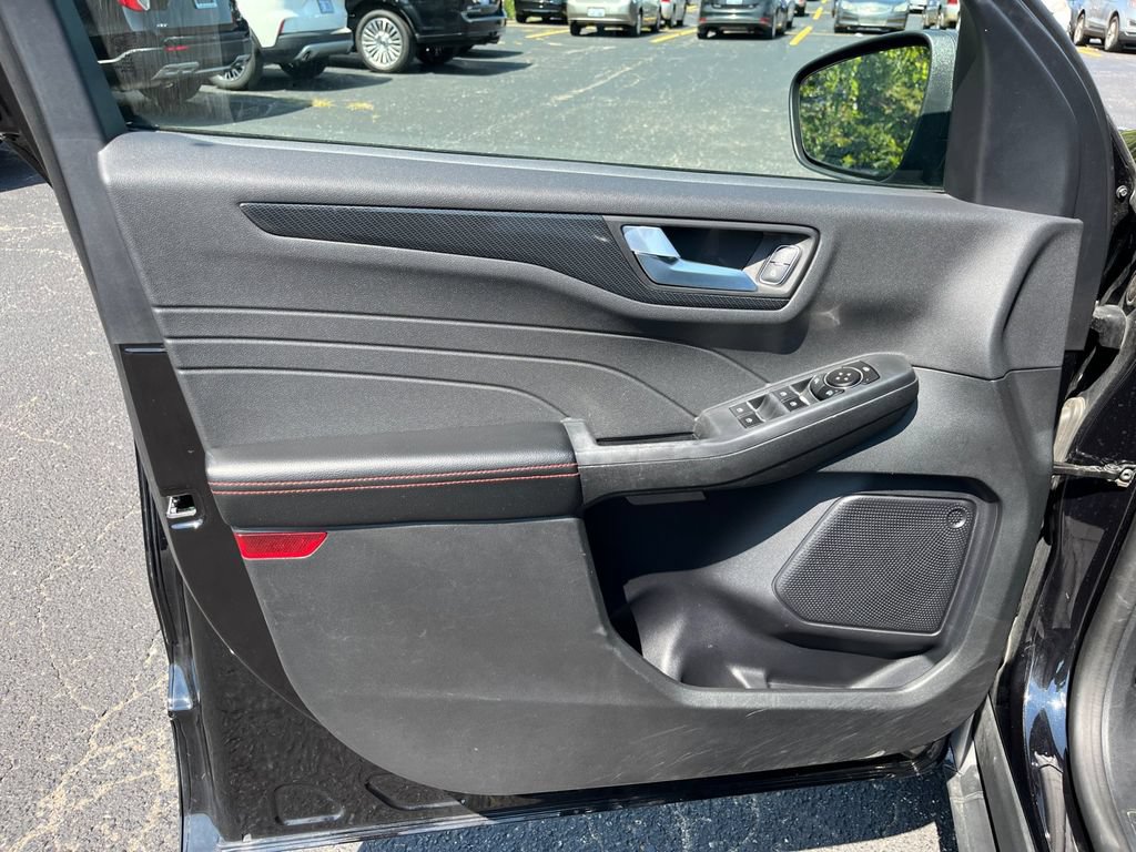 Certified 2023 Ford Escape ST-Line w/ Tech Pack #1 AWD/4WD image 18