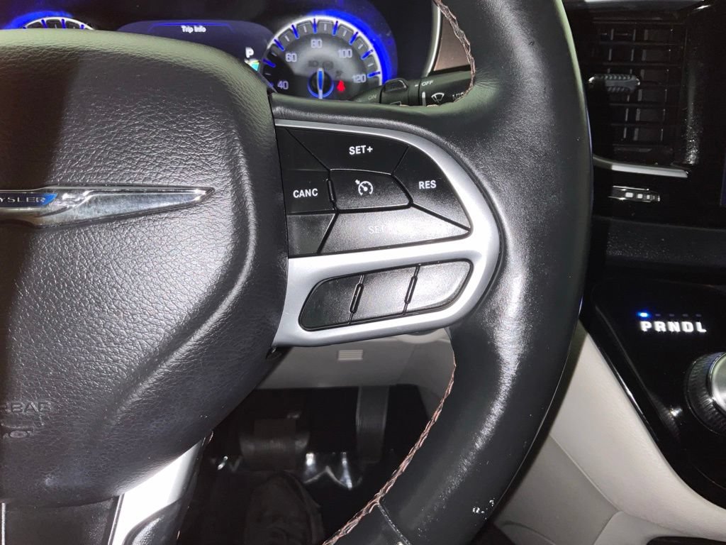 Used 2018 Chrysler Pacifica Touring-L Plus FWD image 25