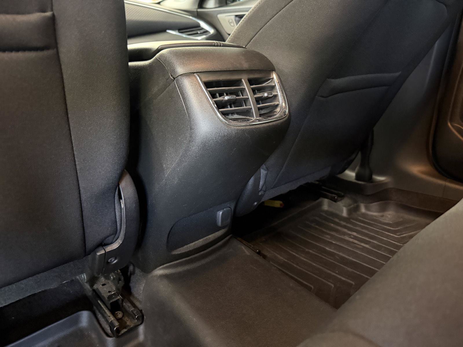 Used 2021 Chevrolet Malibu LT FWD image 23