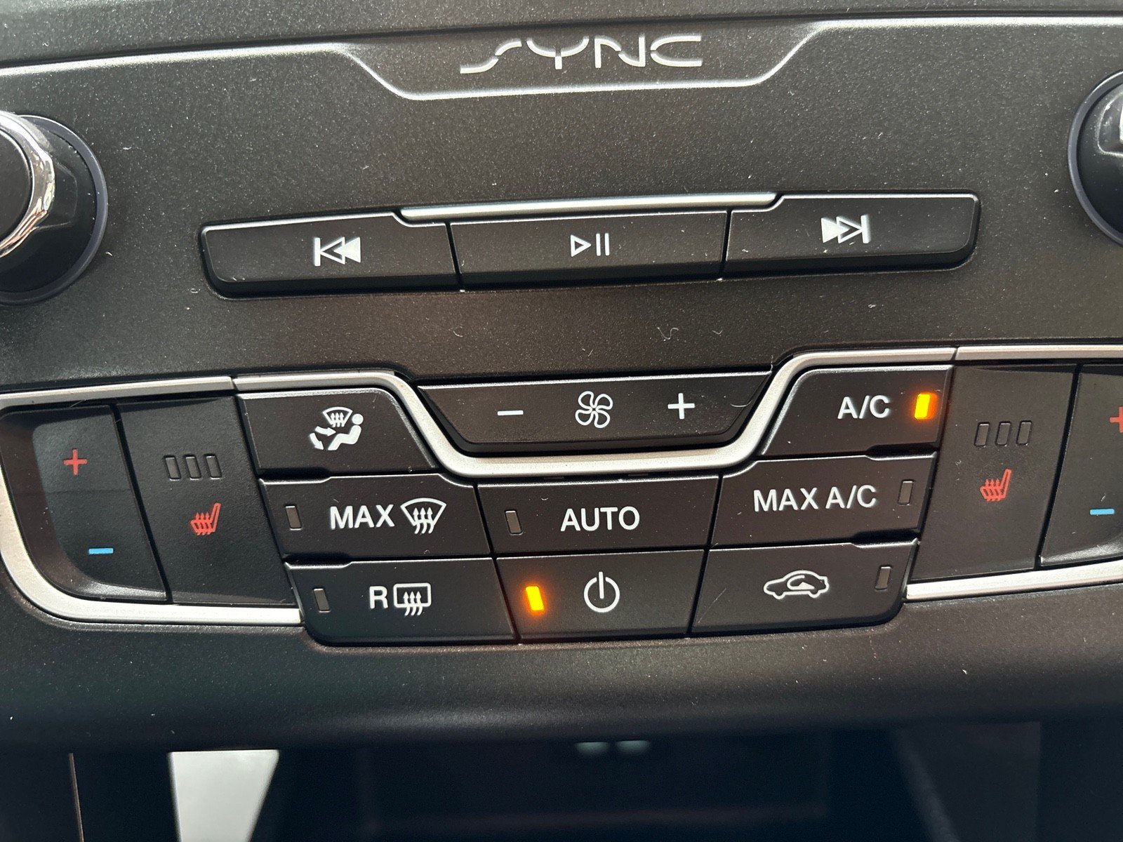 Certified 2020 Ford Fusion SE AWD/4WD image 19
