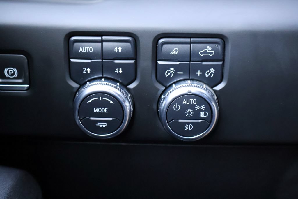 Used 2024 GMC Sierra 1500 AT4 w/ Technology Package AWD/4WD image 10