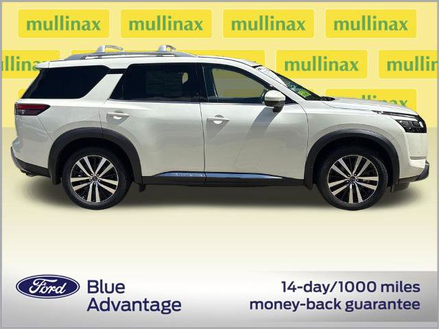 Used 2024 Nissan Pathfinder Platinum w/ Black Appearance Package FWD video 2