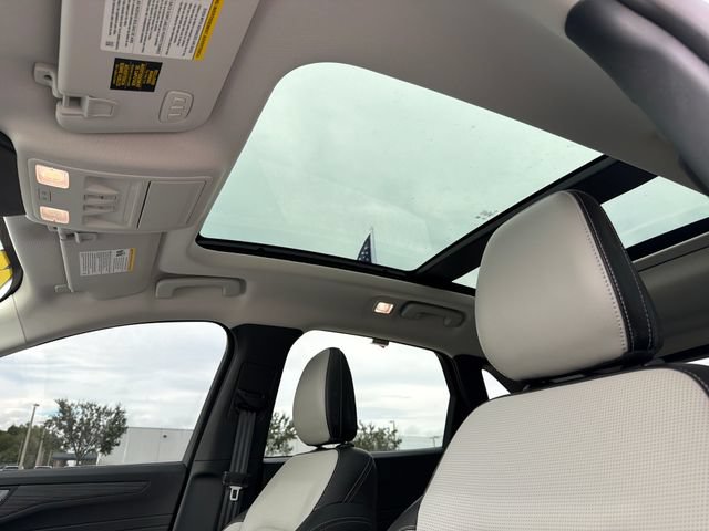 Certified 2025 Ford Escape Platinum w/ Premium Technology Package FWD image 25
