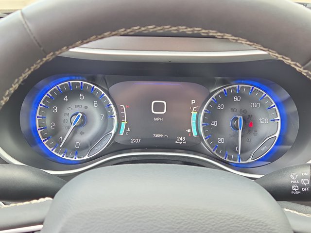 Used 2024 Chrysler Pacifica Touring-L FWD image 24