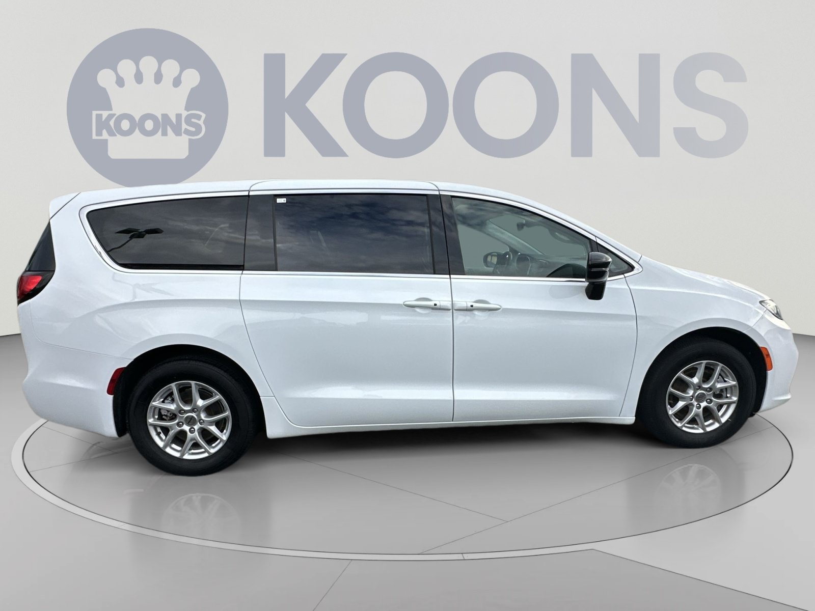 Used 2024 Chrysler Pacifica Touring-L FWD image 17
