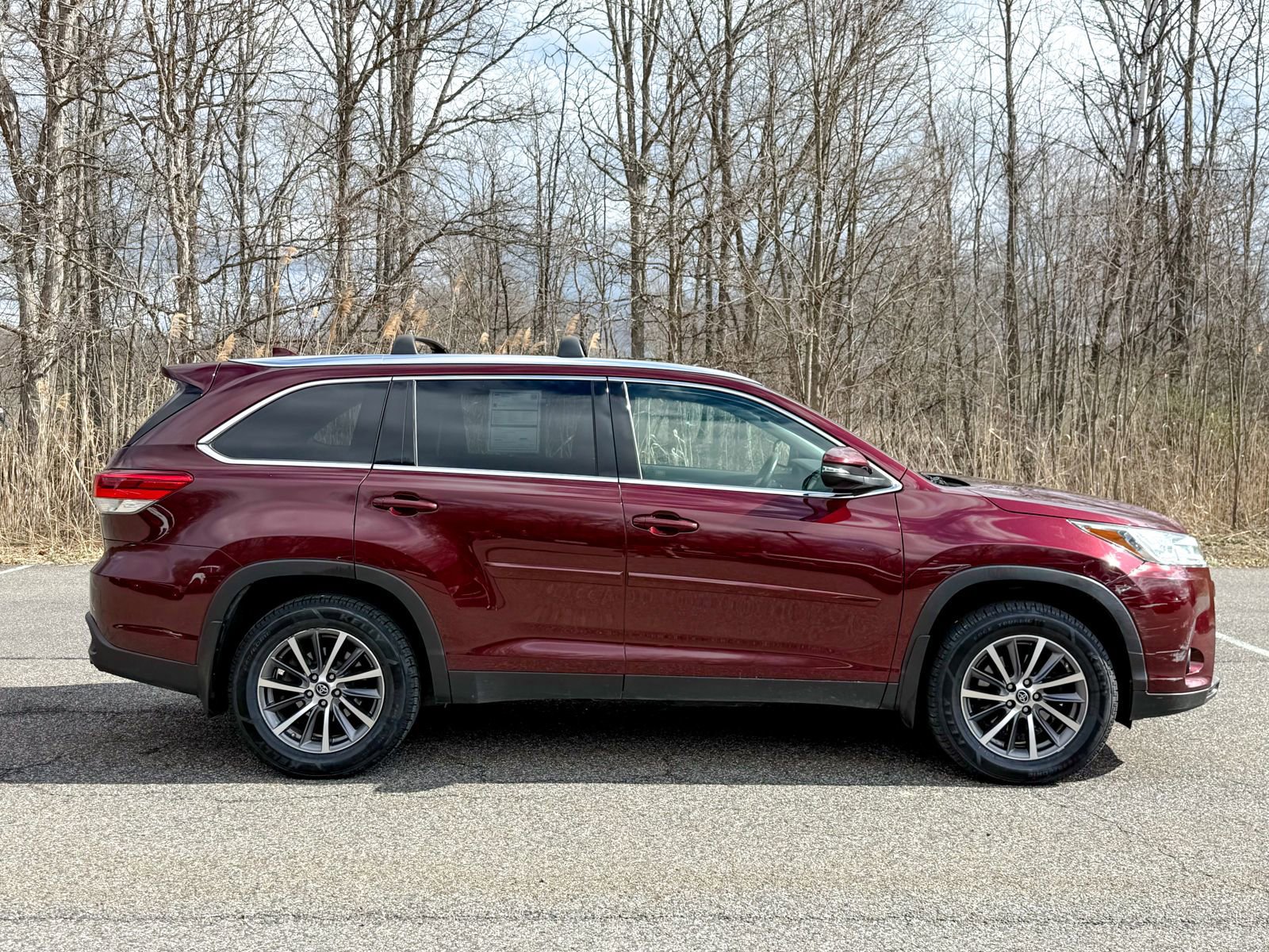 Used 2019 Toyota Highlander XLE AWD/4WD image 2