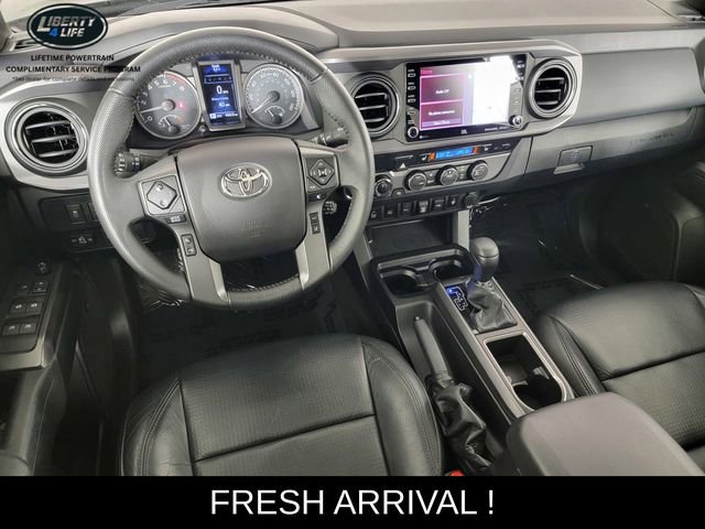 Used 2021 Toyota Tacoma TRD Sport w/ TRD Premium Sport Package AWD/4WD image 31