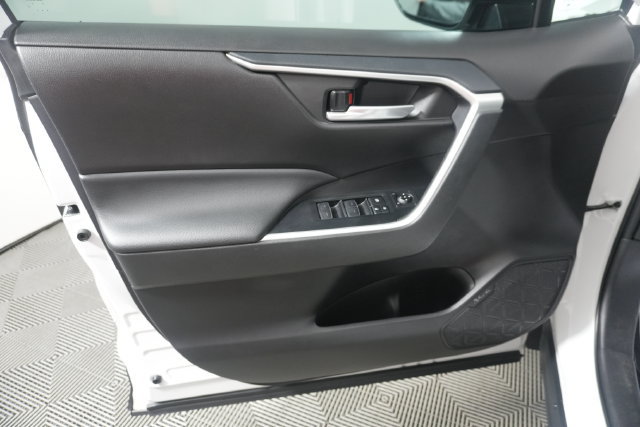 Used 2025 Toyota RAV4 XLE AWD/4WD image 29
